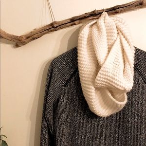 🐆 Chunky White Gap Knit Infinity Scarf